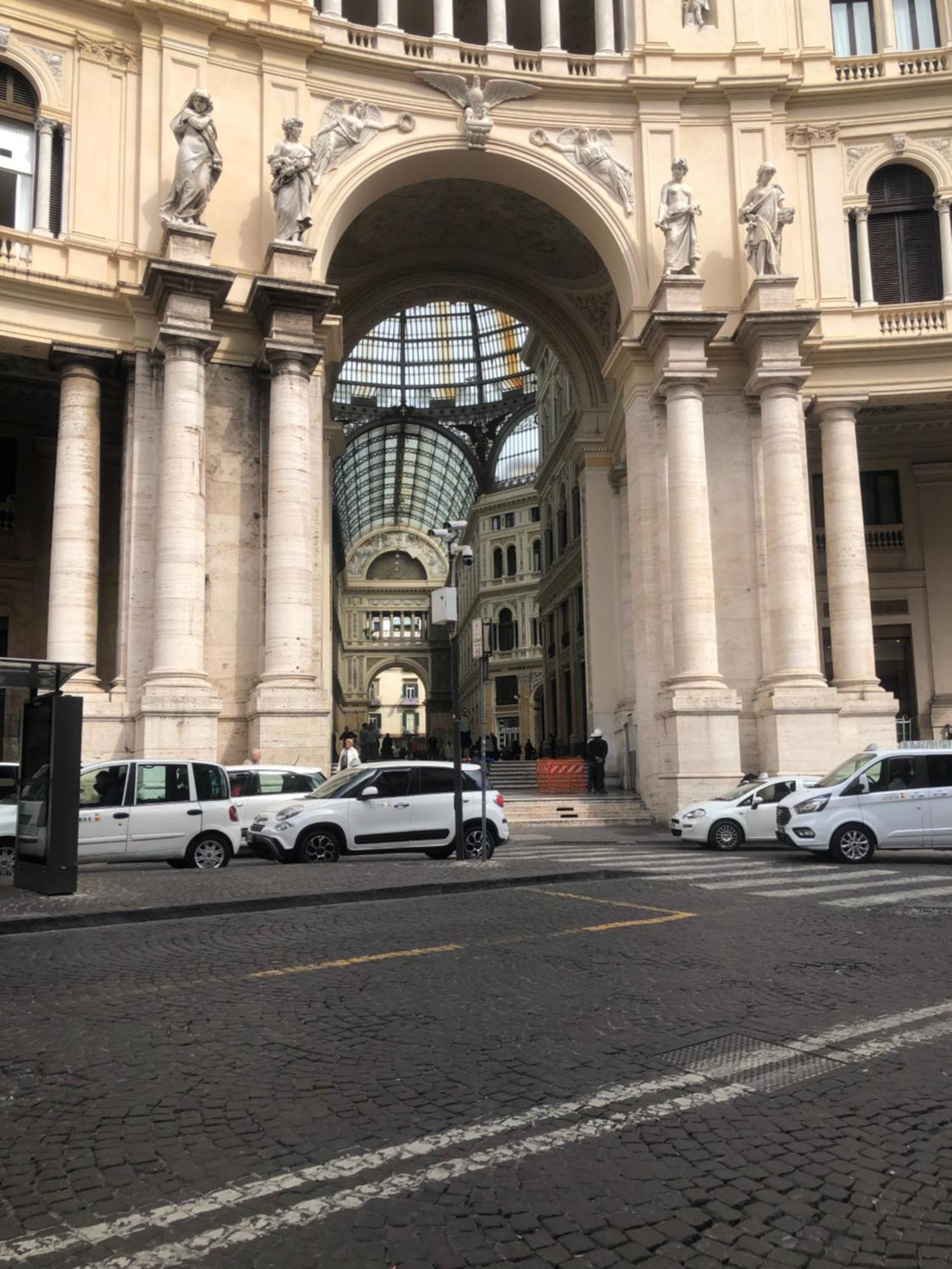 B&B Civico 22 Silvestre Naples Exterior photo